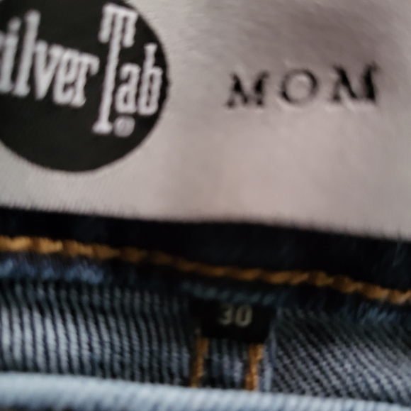 Silvertab Levi Mom jeans,size 30,length is 28-30 Perfect condition I have 2 pair - Picture 3 of 4
